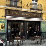 Los Claveles