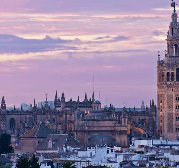 Mejores bares para disfrutar de guisos, sopas y tapas calientes en Sevilla este invierno