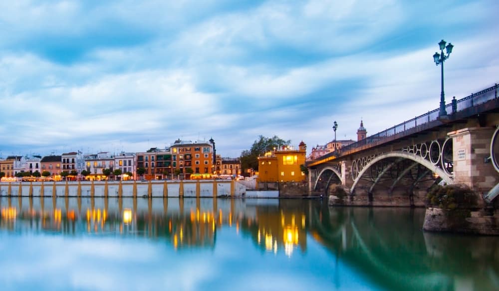 Los bares de Sevilla que todos buscan este invierno: «cuchareo del bueno»