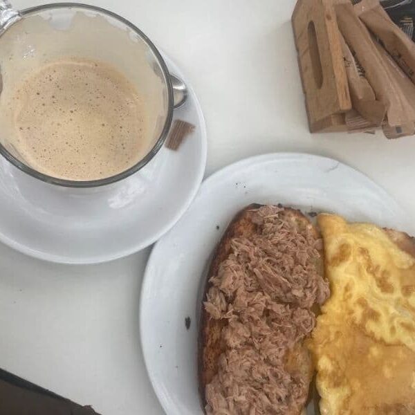 menu de tostada y cafe en la cartuja