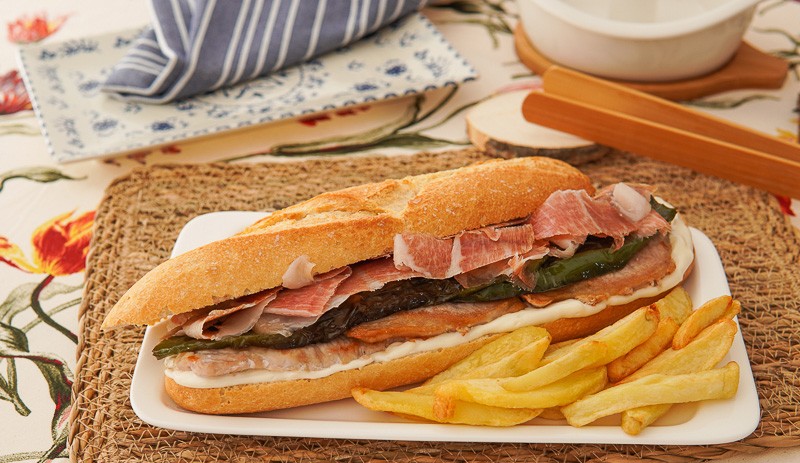 plato con serranito sevillano