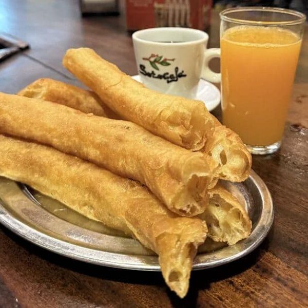 comer churros en sevilla