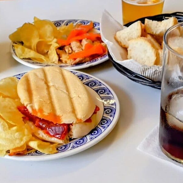 comer montadito en sevilla