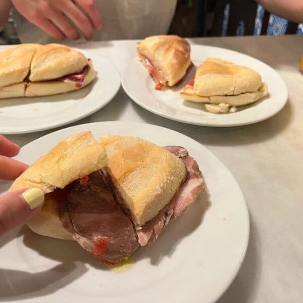 comer montadito en sevilla